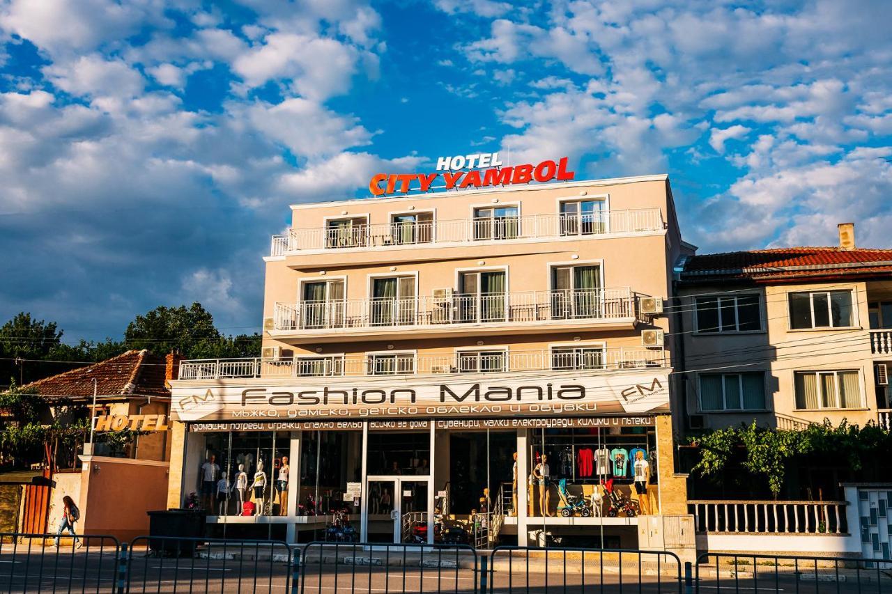 Family Hotel - City Hotel Γιάμπολ Εξωτερικό φωτογραφία