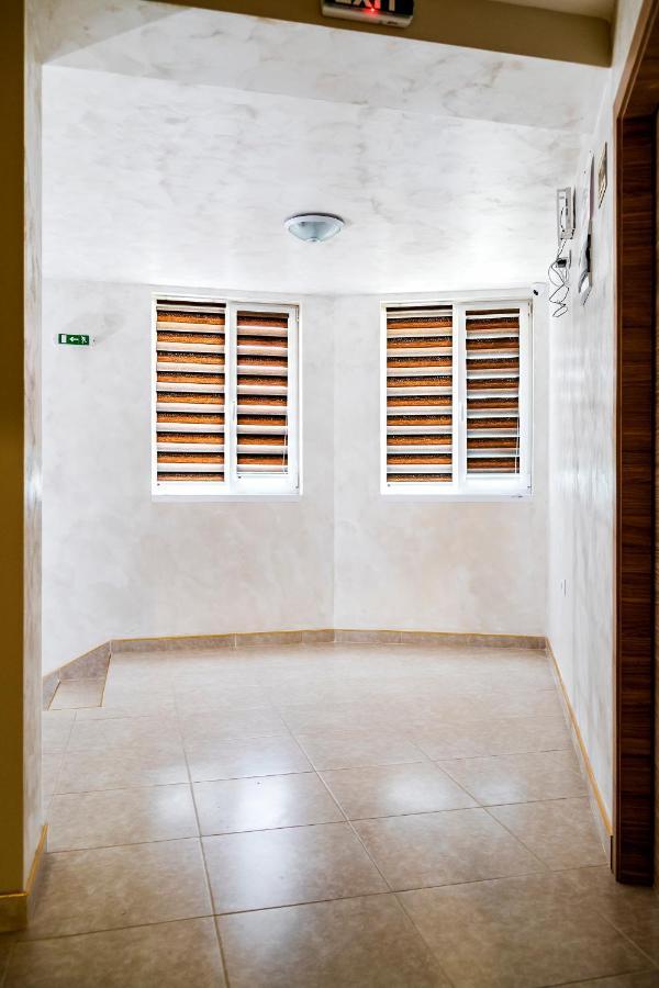 Family Hotel - City Hotel Γιάμπολ Εξωτερικό φωτογραφία