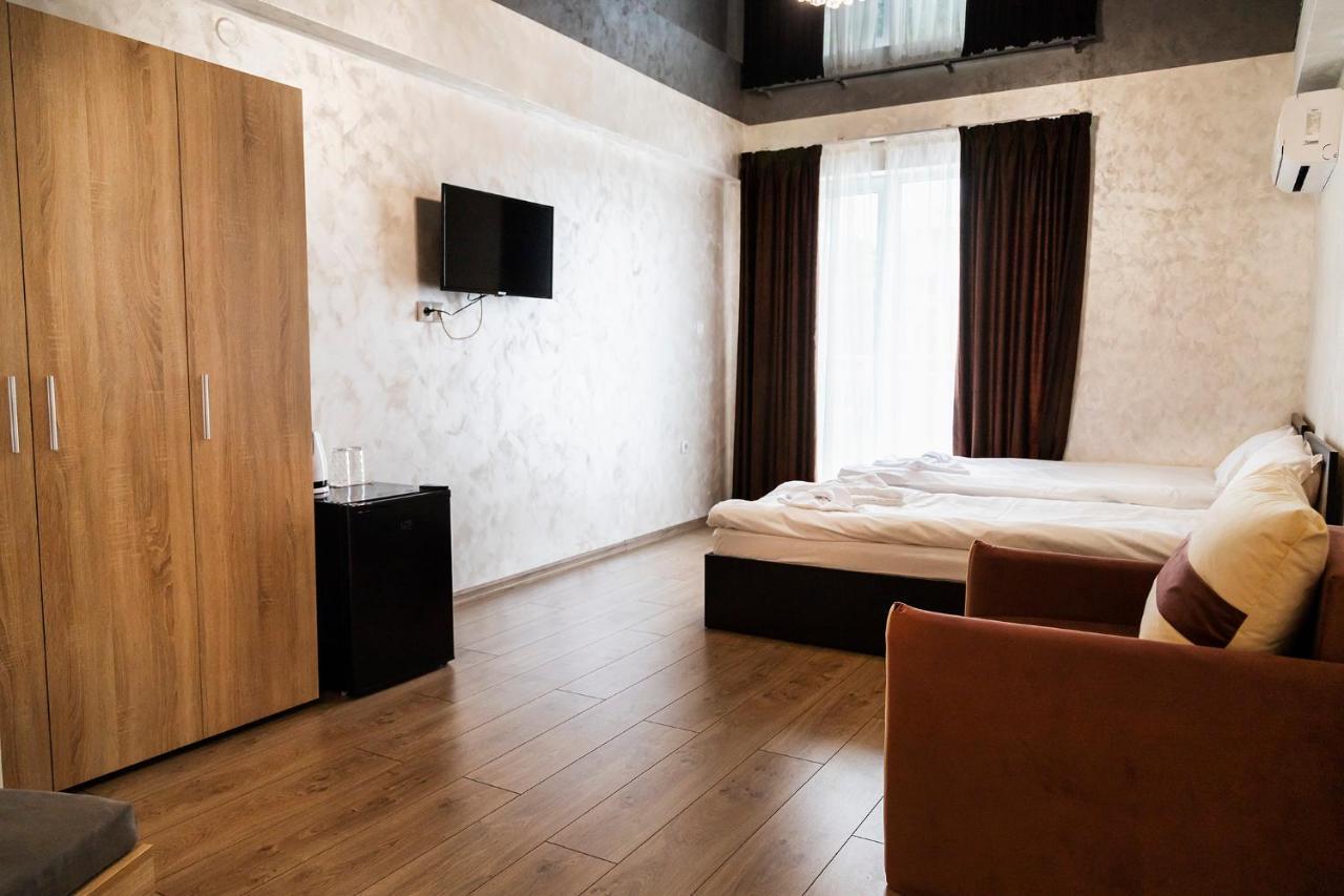 Family Hotel - City Hotel Γιάμπολ Εξωτερικό φωτογραφία