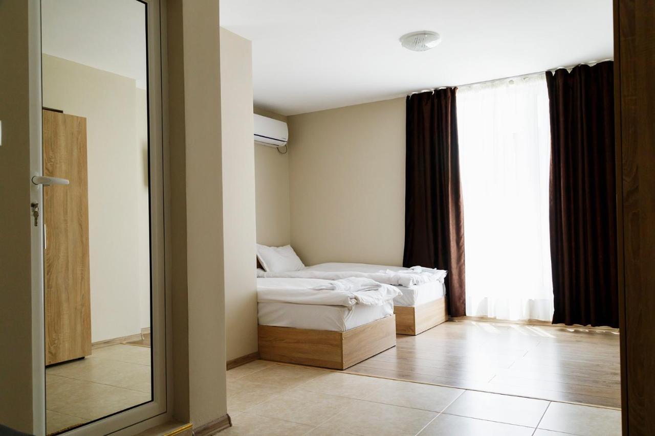 Family Hotel - City Hotel Γιάμπολ Εξωτερικό φωτογραφία